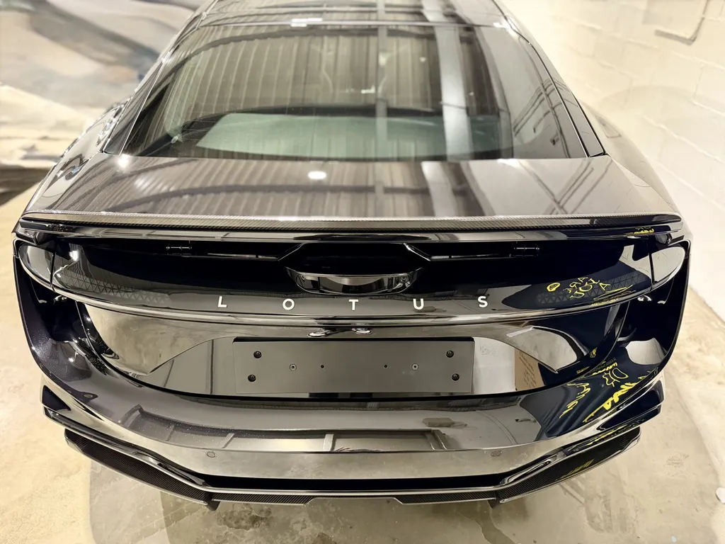 Lotus Emeya sublimée par EMB DETAILING à Vaugneray – Traitement céramique haut de gamme près de Lyon