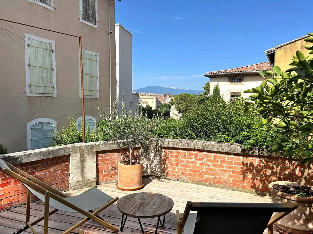 Maison de ville au cœur du centre historique, garage, terrasse, vue Mont Ventoux   