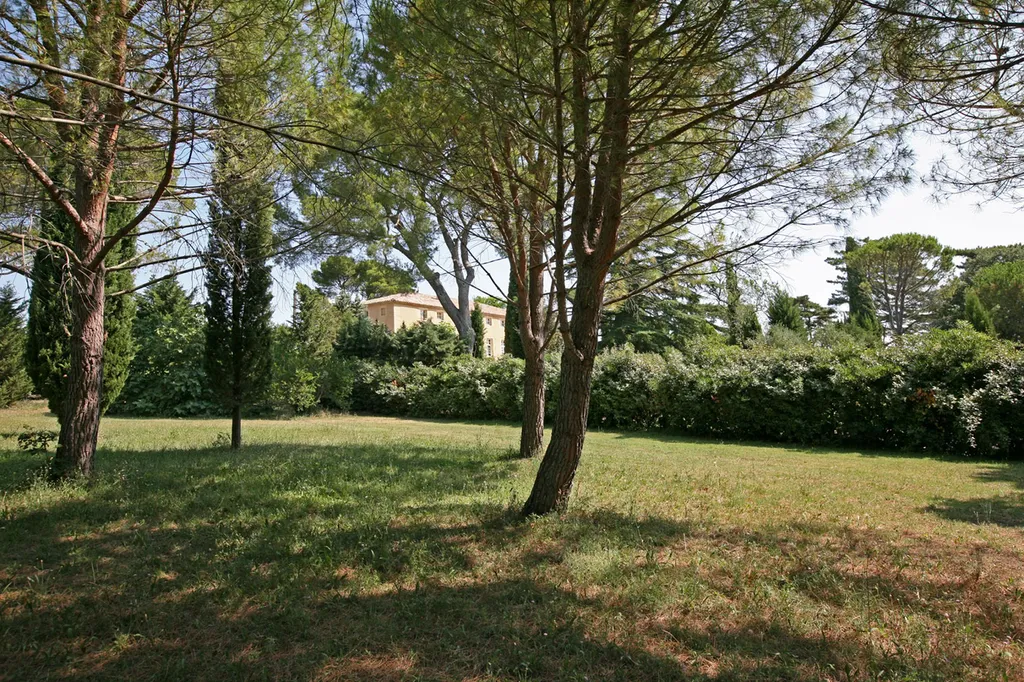 A vendre, château avec dépendances entre Uzès et Avignon   