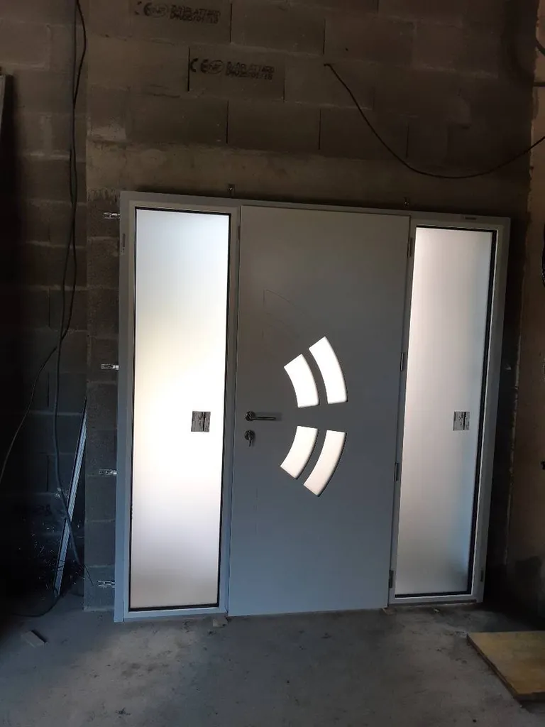 Porte avec 2 fixes latéraux dépoli posé à SALLE ARBUISONNAS dans le Beaujolais