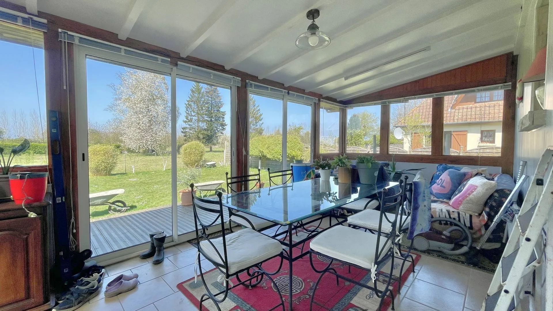 À vendre : Maison à Grèges, idéale pour une famille, avec un cadre verdoyant et une terrasse exposée plein sud.