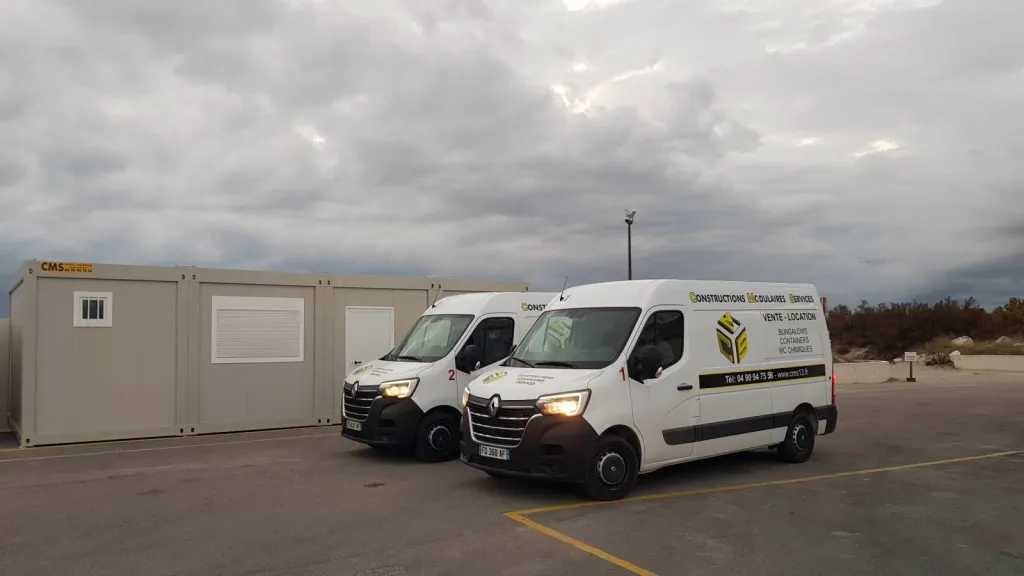Installation d'un poste de secours en modules préfabriqués pour les nageurs sauveteurs SNSM aux Saintes-Maries-de-la-Mer