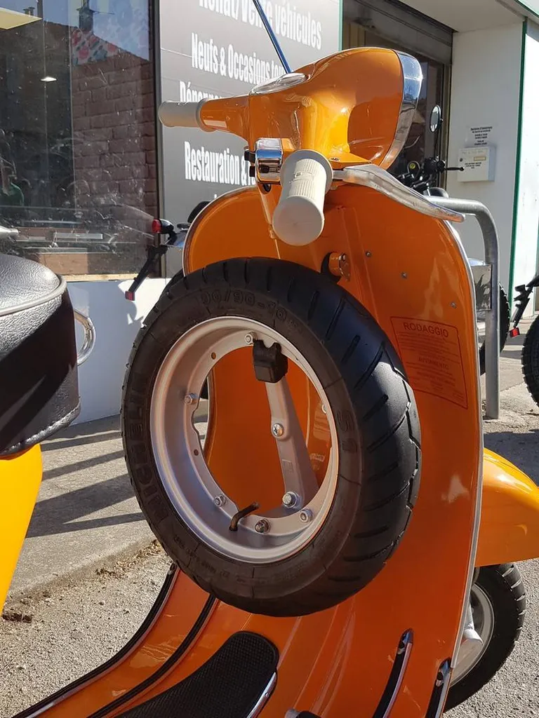 RESTAURATION VESPA PRIMAVERA 125 DE 1974 TOULON