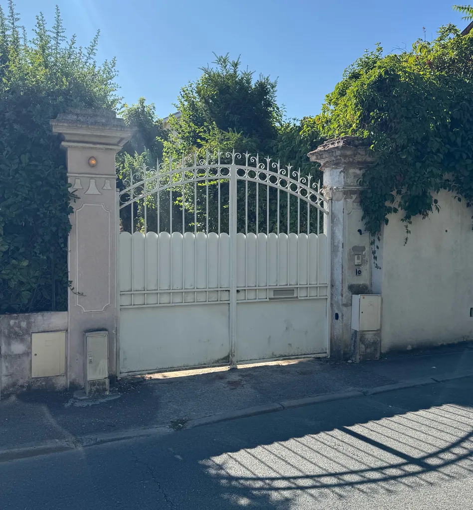 Dépannage d’un moteur King Gates sur un portail battant qui ne se fermait plus à Saint Didier au mont d’or