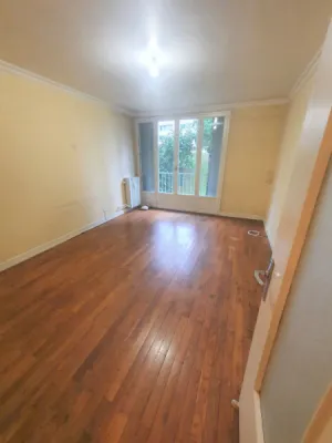 Appartement T3 à rénover à vendre à Bron