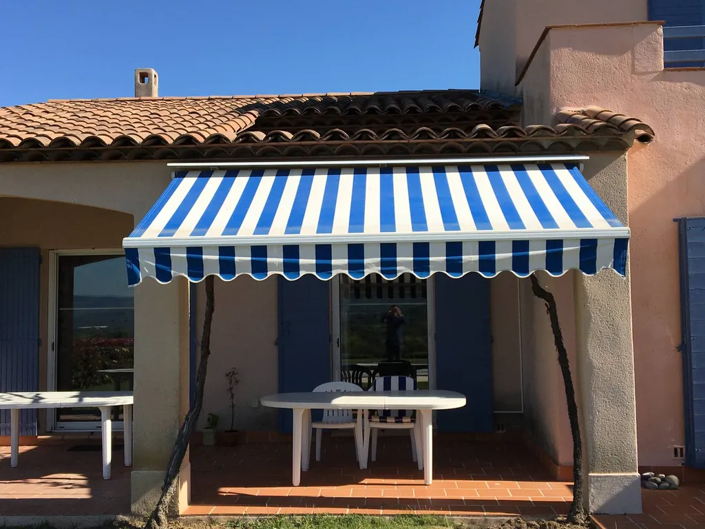 Pose d'un store extérieur à Villars (84)