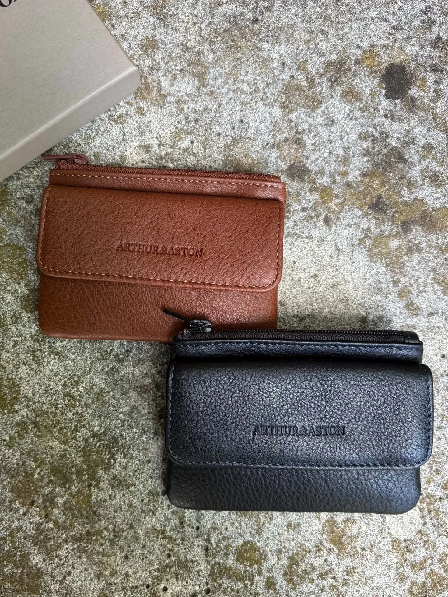 Porte-monnaie/cartes cuir Arthur & Aston chez Evasion à Eu