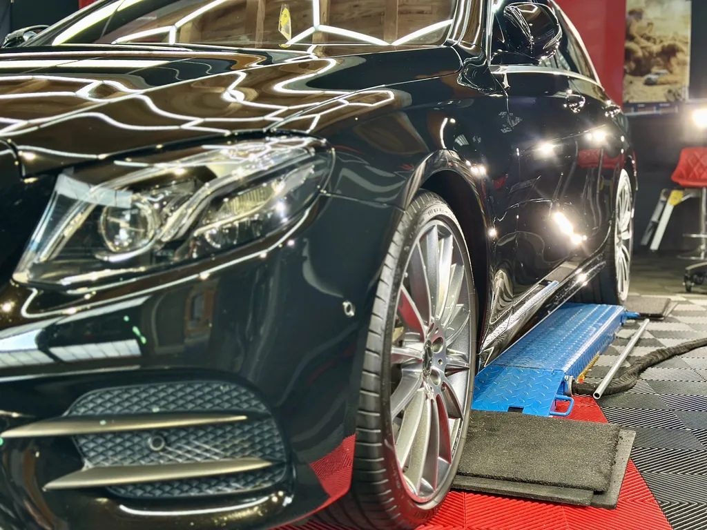 Mercedes E400 – Préparation esthétique haut de gamme & traitement céramique professionnel à Lyon et alentours 