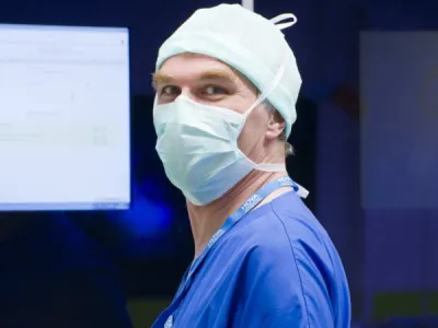 portrait chirurgien en salle de bloc