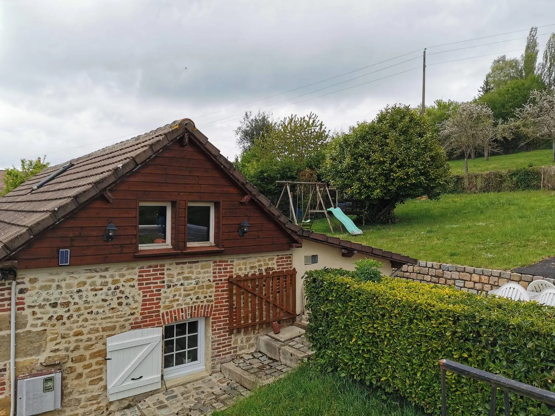 Maison en pierres et briques, Calvados 14