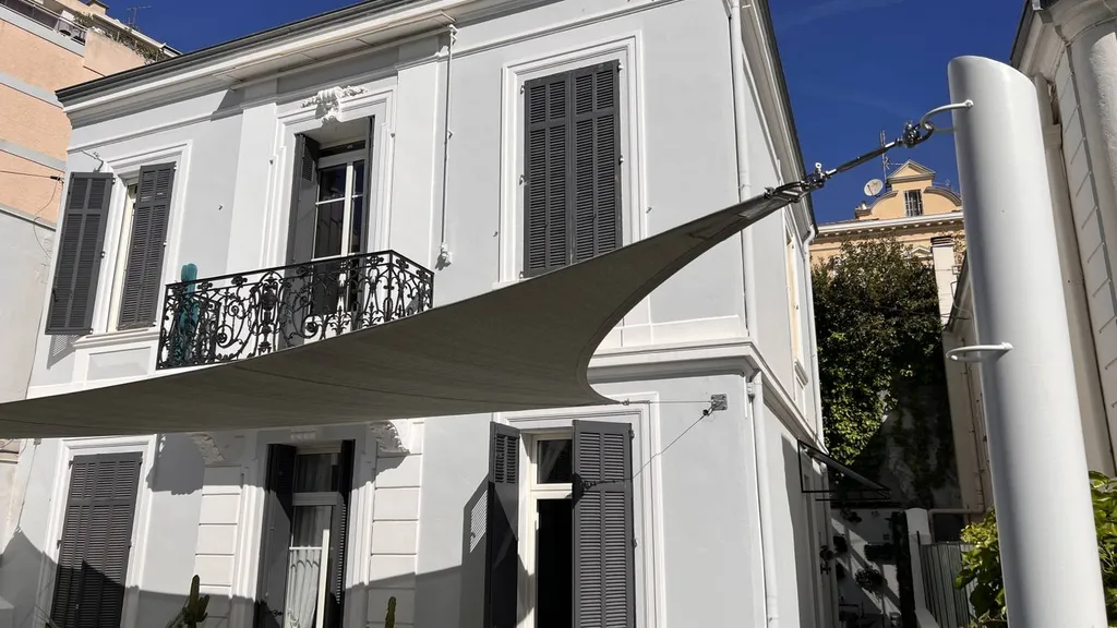 Voiles d'ombrage pour Restaurant à Saint-Raphaël proche de Fréjus