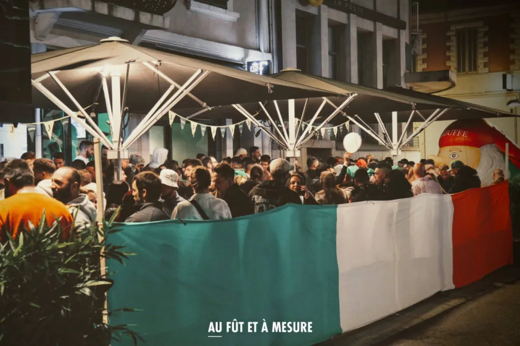 Pose de parasols avec leds et chauffages à Salon-de-Provence (13)