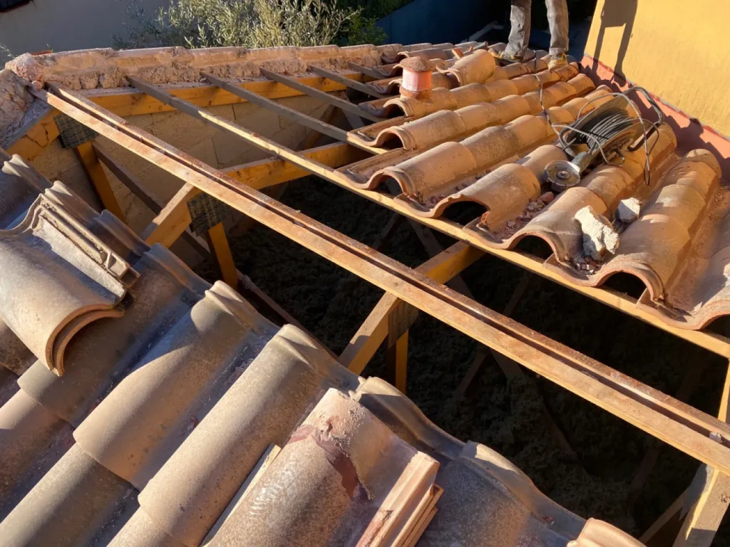 Changement d’une partie de toiture de maison sur Ensuès-la-Redonne près de Martigues