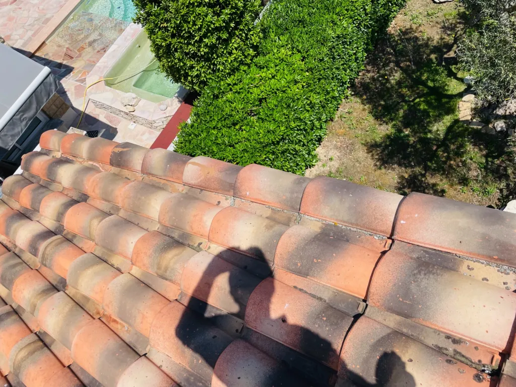 Actuellement: Changement d’une rive d’une toiture de maison sur Aix en Provence