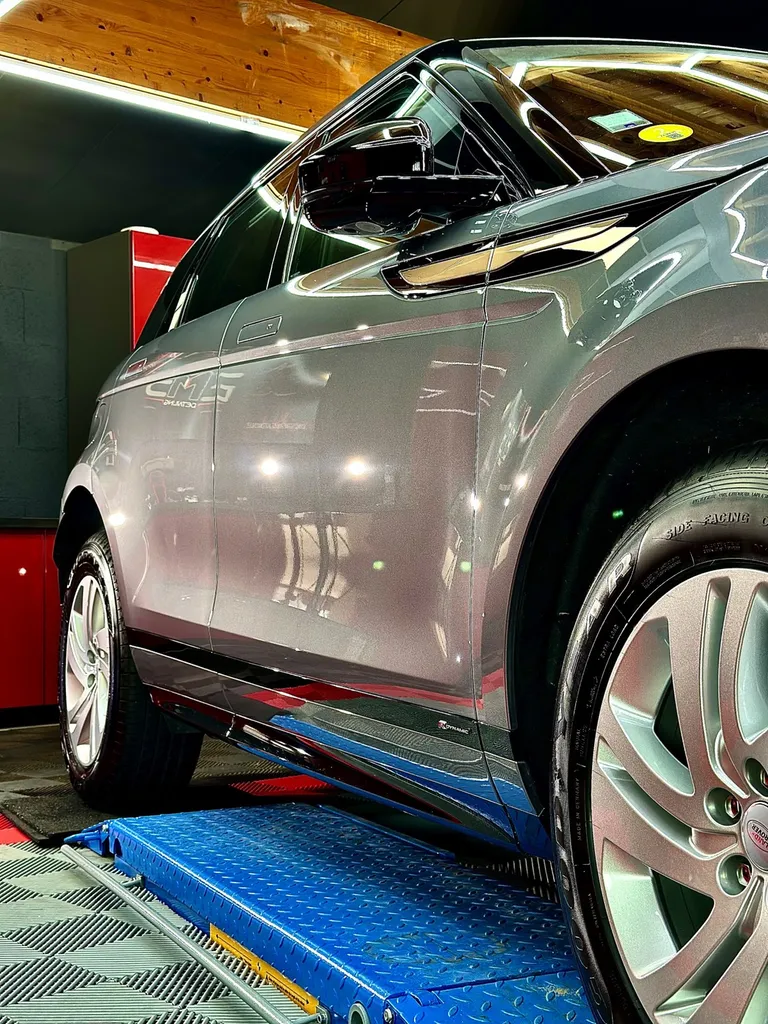DETAILING traitement Cerzmqiue protection carrosserie automobile ouest lyonnais range Rover évoque 