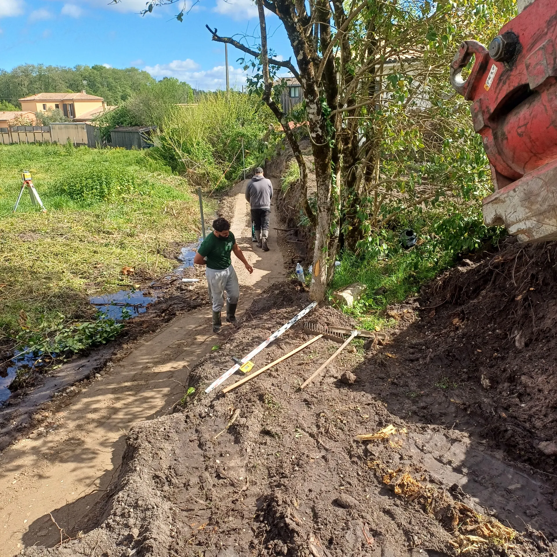 création d'un mur de soutènement en L béton préfabriqués sur la commune de martillac