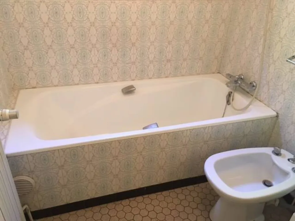 Remplacement d'une baignoire par douche sécurisée pour sénior à Solliès Pont, Var (83)