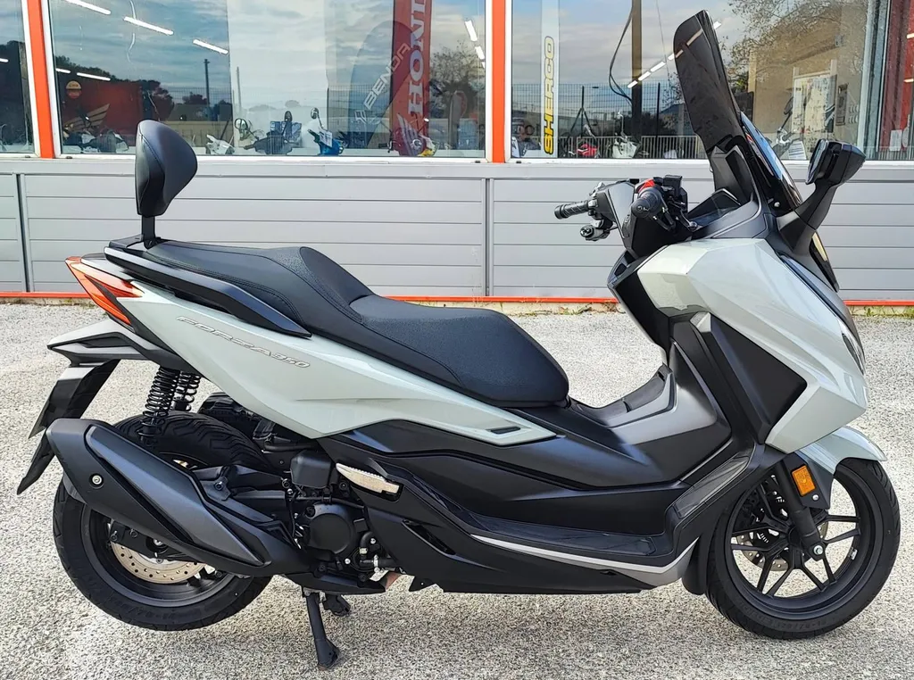 HONDA FORZA 350 DU 03/2023 AVEC 8750 KM