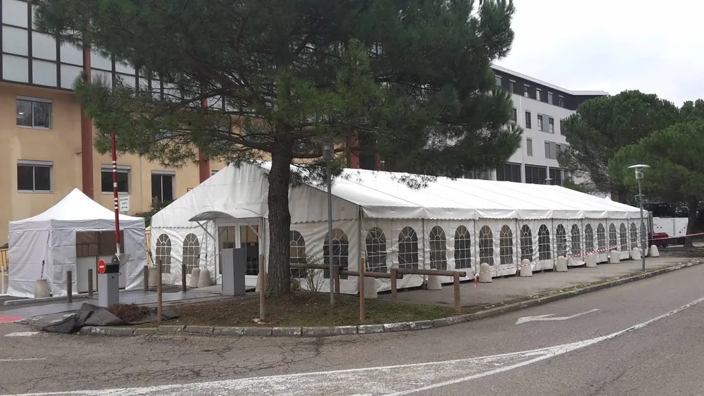 Location Tente de Réception 10x3m – Structure de 30 m²