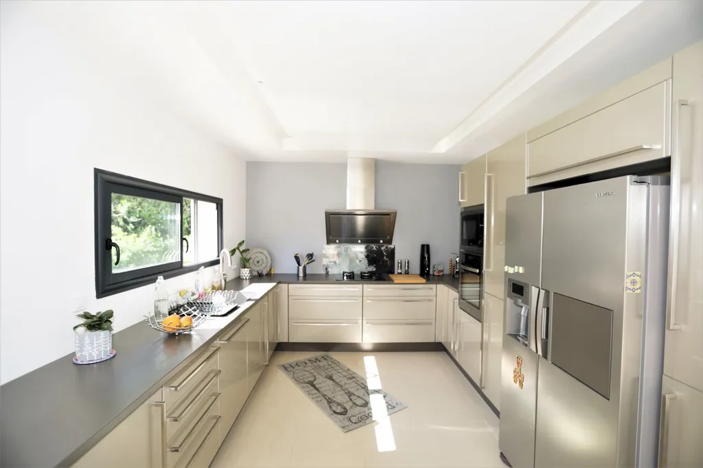 proche golf de Saumane, maison avec piscine sur terrain de 2000m²   