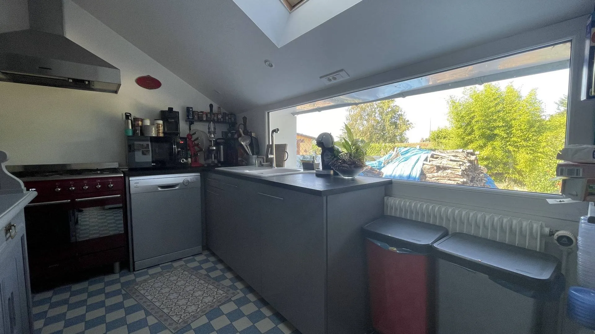 Longère mitoyenne située à Hautot-sur-Mer, d’une superficie habitable d’environ 73 m² et d’environ 91 m² au sol, bâtie sur son terrain de 711 m², Seine Maritime 76.