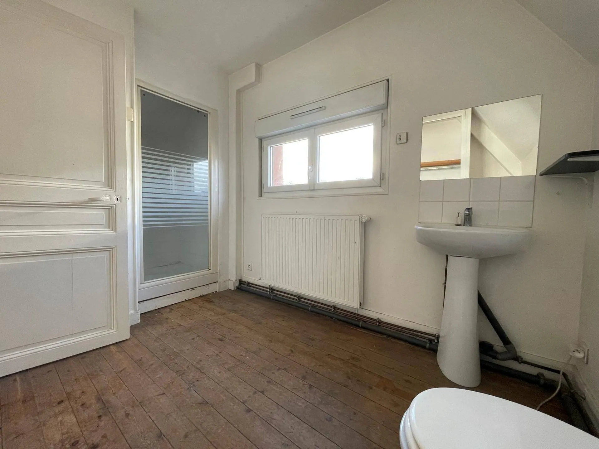 SOUS COMPROMIS Maison de ville, 4 chambres avec jardin et garages, proche gare Dieppe 76