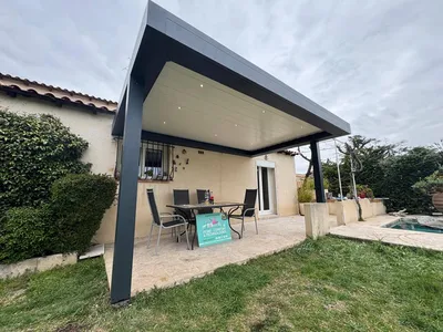 Installation d'une pergola bioclimatique sur mesure près de Nîmes dans la Vaunage