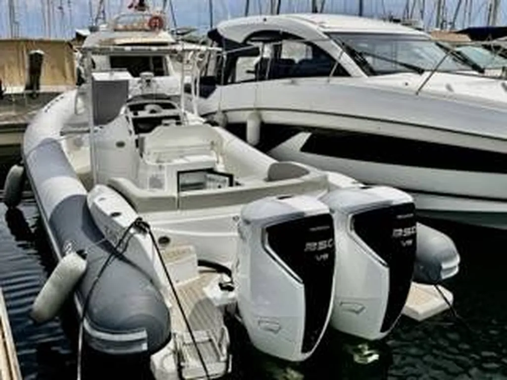 Luxueux semi-rigide à louer à Bandol
