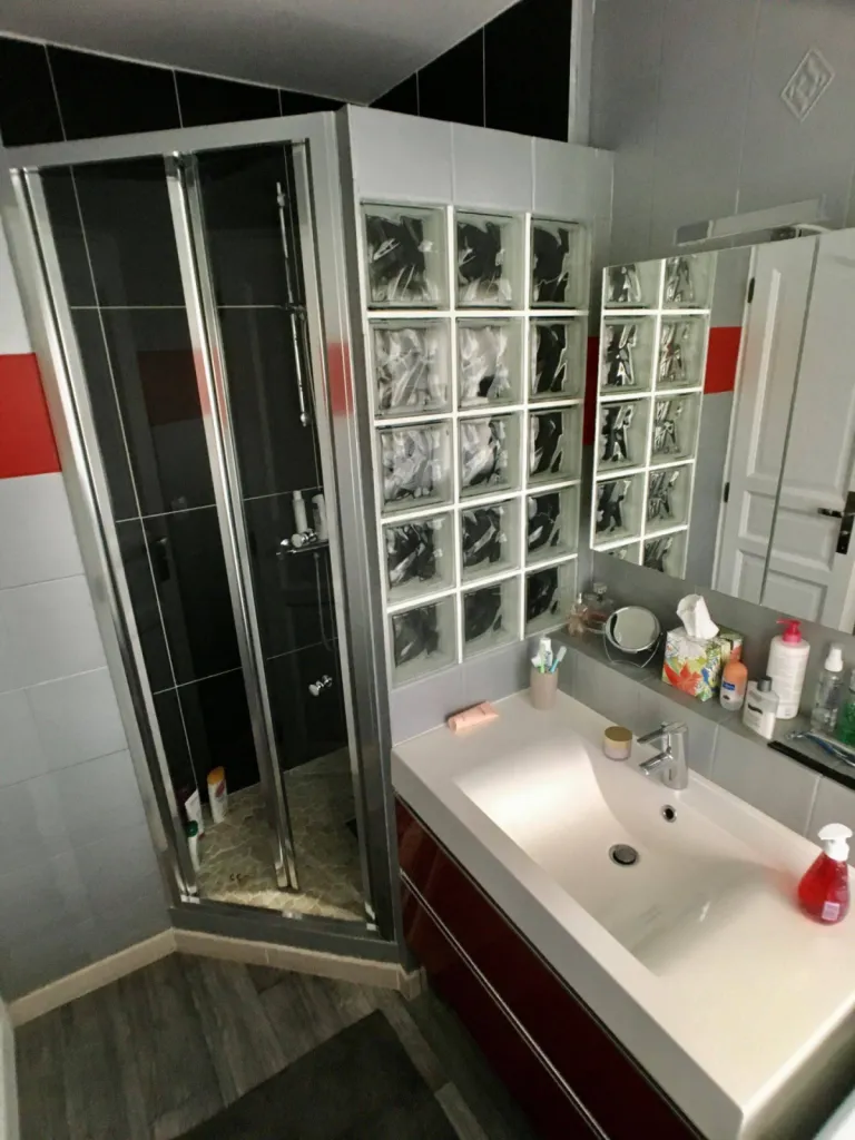 grande salle de douche 