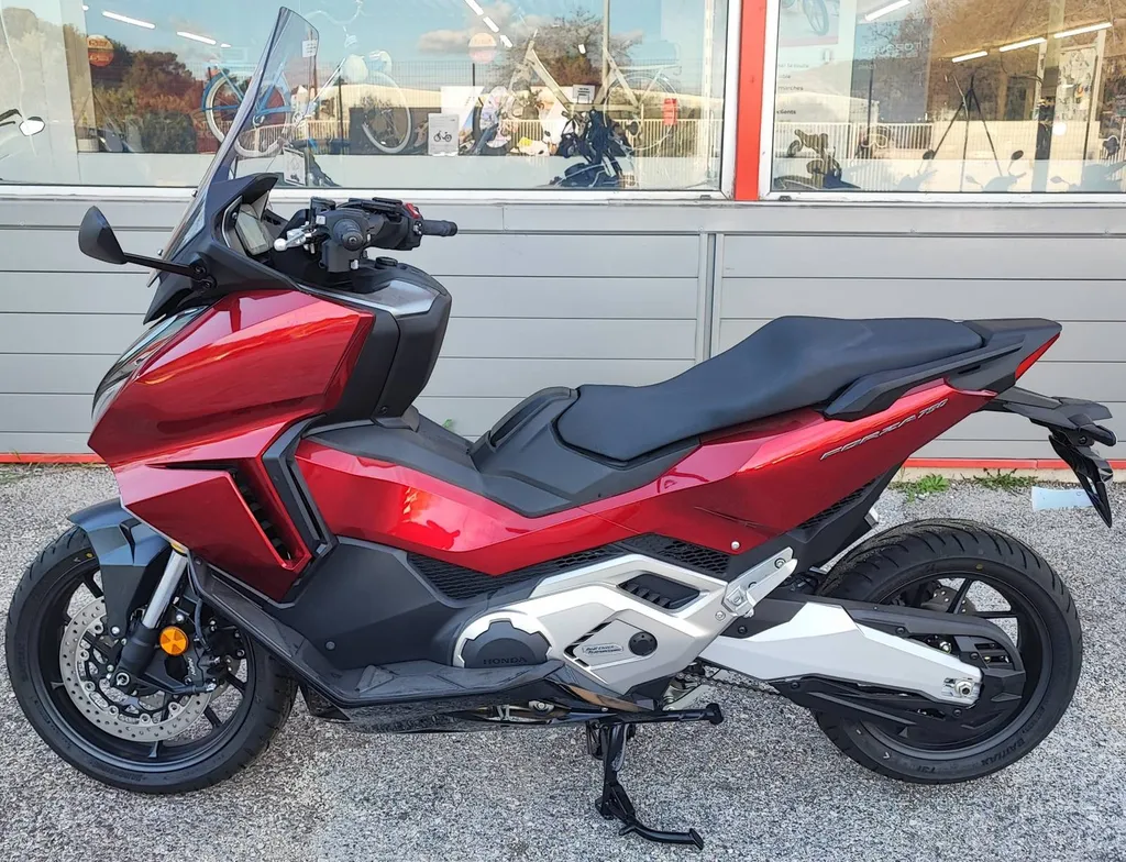 HONDA FORZA 750 DU 01/2026 AVEC 1 KM.