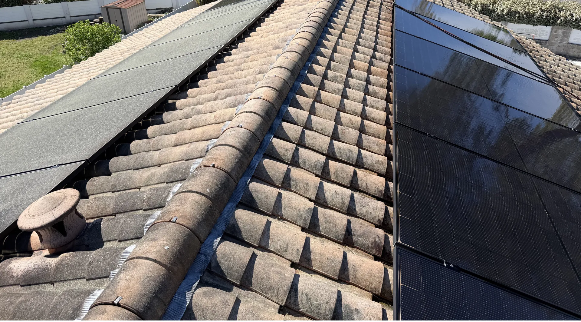 ENTRETIEN PANNEAUX PHOTOVOLTAIQUES D'UN COTÉ WEST SOLAIRE