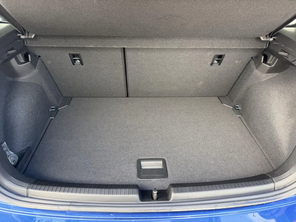 Volkswagen Polo R-Line d’occasion récente avec boîte automatique DSG7 disponible chez votre concessionnaire autour du Havre