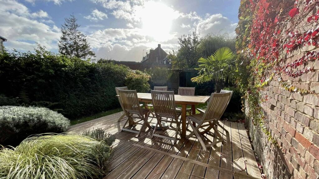 SOUS OFFRE Charmante maison de ville rénovée – 110 m² habitables avec jardin et terrasse