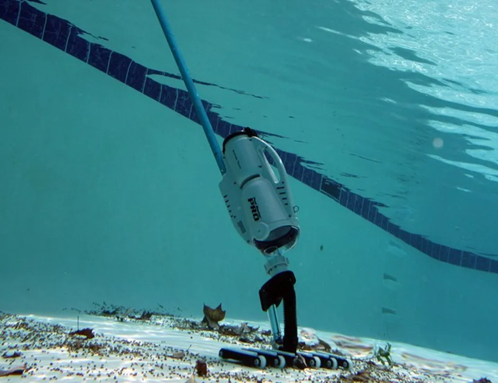 NOUVEAU ROBOT A MAIN ELECTRIQUE POOLBLASTER