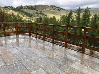 Dallage en pierre de luzerne pour terrasse à Valberg