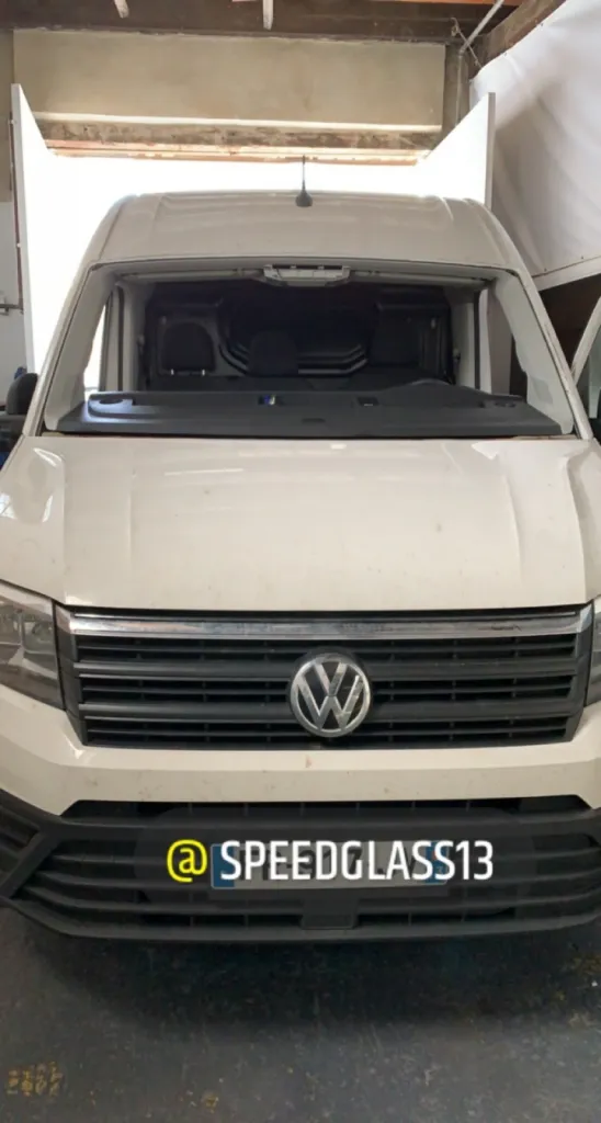 Volkswagen crafter remplacement du Pare Brise Franchise Offerte + 150 euro Offert immédiatement + nettoyage de votre véhicule Marseille 13016