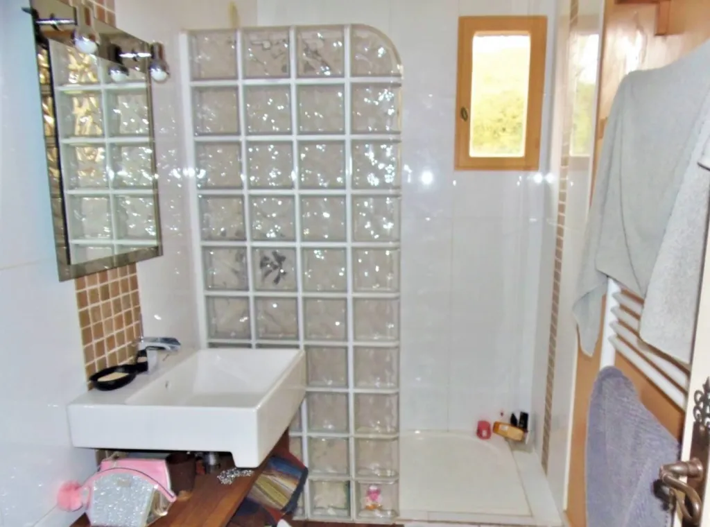 Vends normande rénovée proche tous commerces proche st pierre des fleurs 27