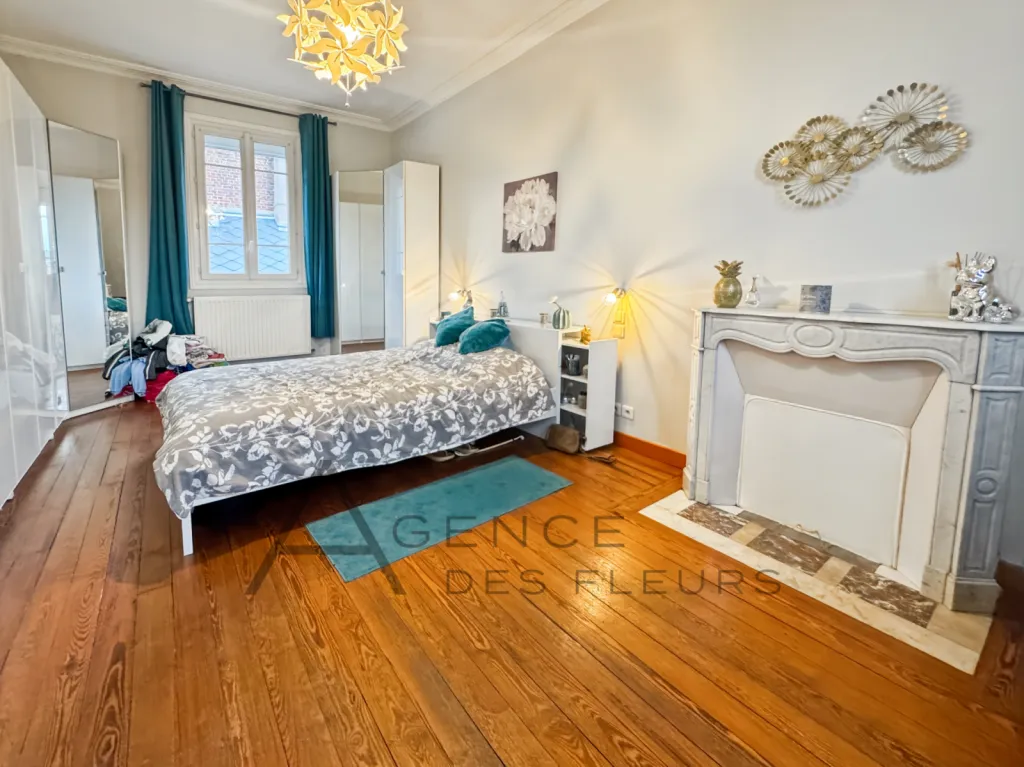 A vendre, maison bourgeoise de 155 m² sur un terrain d'environ 410 m² située à Oissel