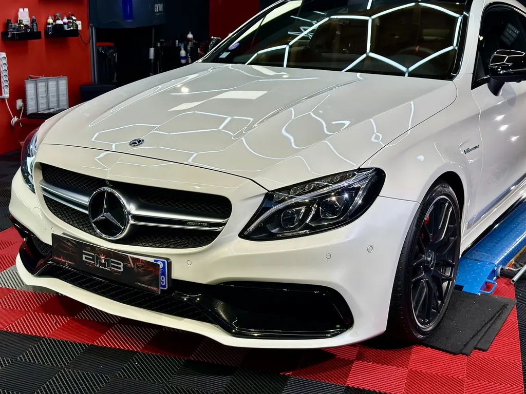 polissage Carroserie traitement céramique EMB DETAILING Vaugneray socialiste Mercedes C63 AMG