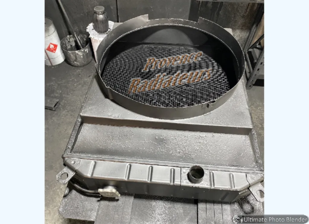 Remplacement d'un faisceau de radiateur de refroidissement de chenillette à Sartène en Corse.