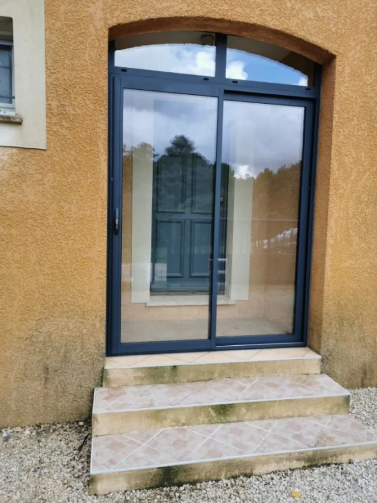 Fermeture d'une loggia en menuiserie alu coulissante sur Pelissanne