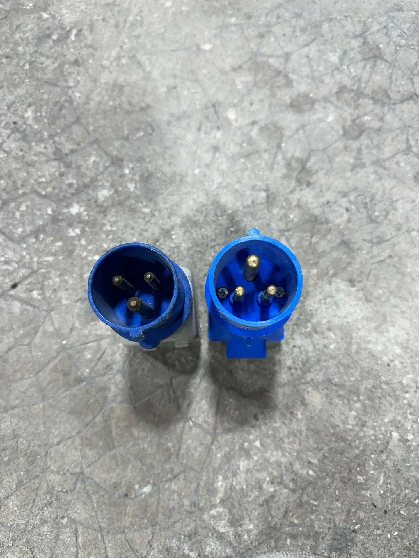 ADAPTATEUR P17 16MONO MALE AVEC UNE SORTIE PC 16MONO