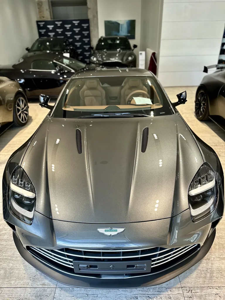 Traitement céramique Aston Martin Vantage DETAILING spécialiste voiture de sport sur Mornant 