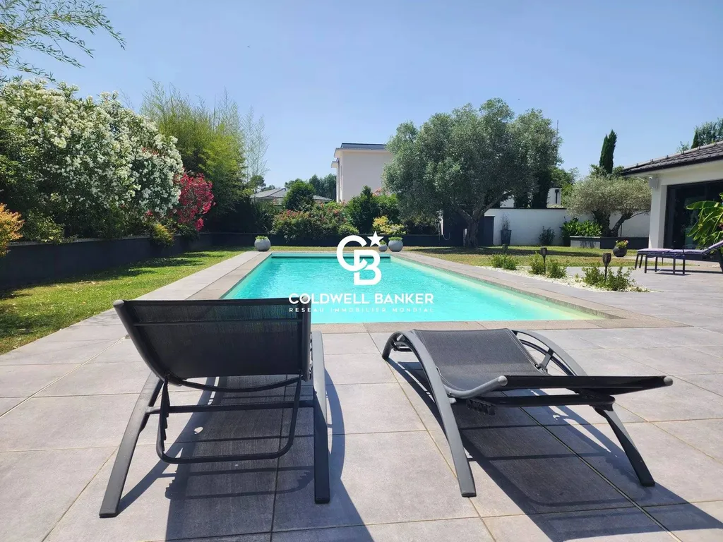 Maison contemporaine à moins de 20 minutes de Bordeaux – Vue dégagée, piscine et prestations haut de gamme