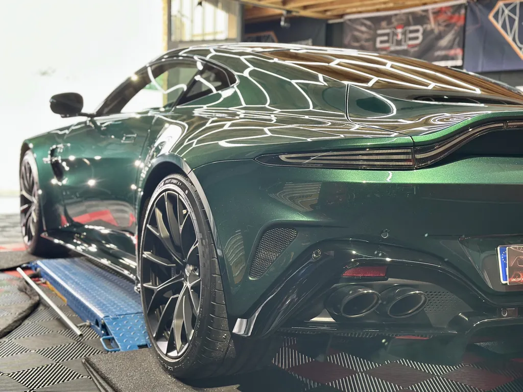 protection carrosserie PPF traitement céramique sur Aston martin Vantage Lyon 