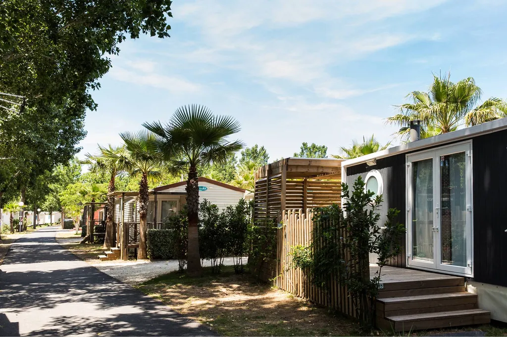 Location de mobil home 3 chambres à Vias plage dans camping proche de la mer