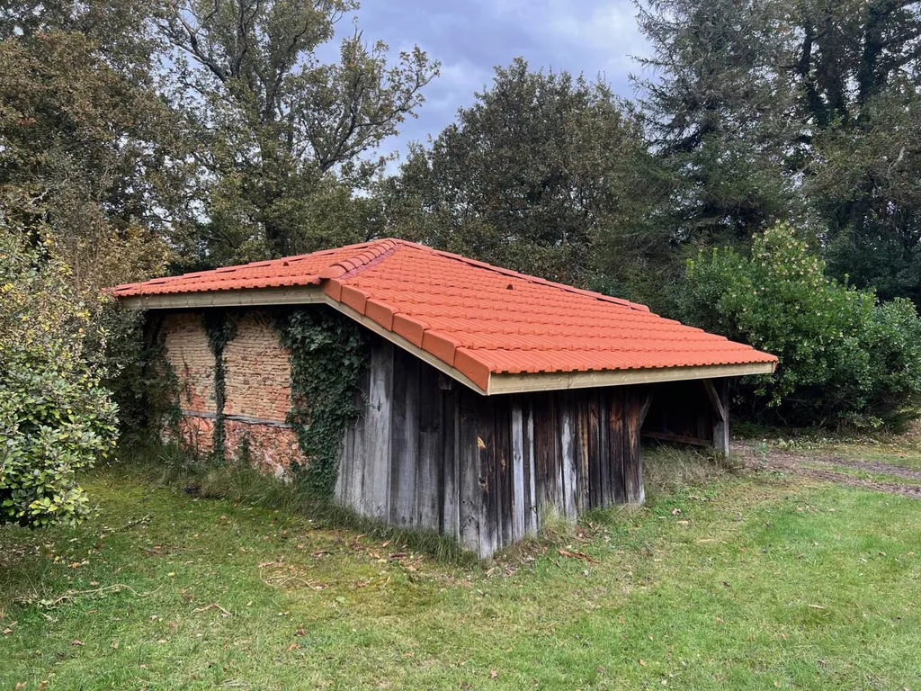 Rénovation de toiture, charpente et installation de gouttières à Parentis-en-Born pour une maison durable