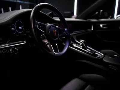 Protégez Votre Porsche Panamera avec le Traitement Céramique Gtechniq Crystal Serum Ultra près de Vannes (56890)