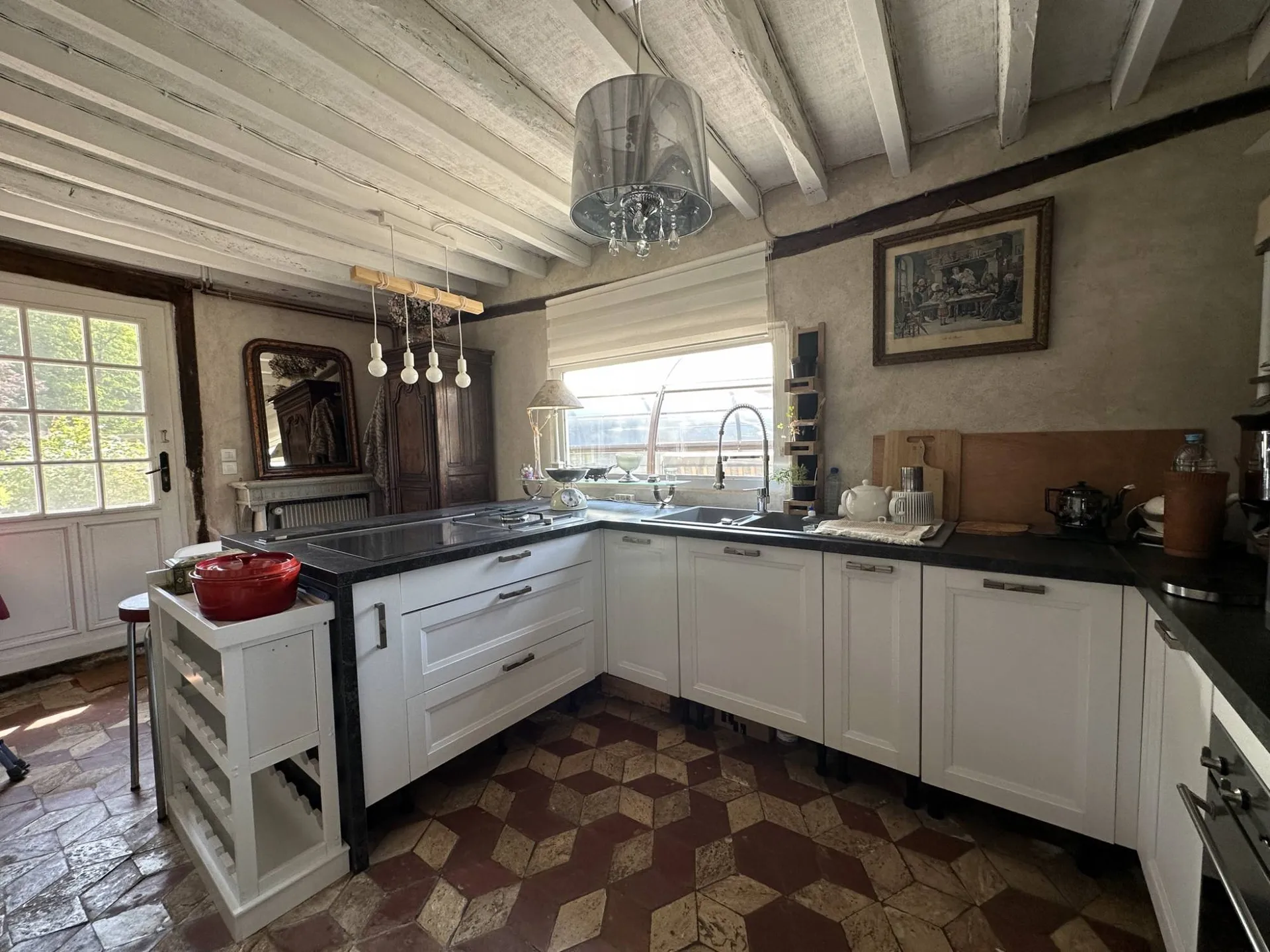 Vends en Normandie, propriété avec piscine couverte, dotée d'un système de nage à contre-courant.