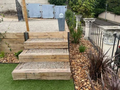 Pose de copeaux de bois BRF aux Angles (Gard)